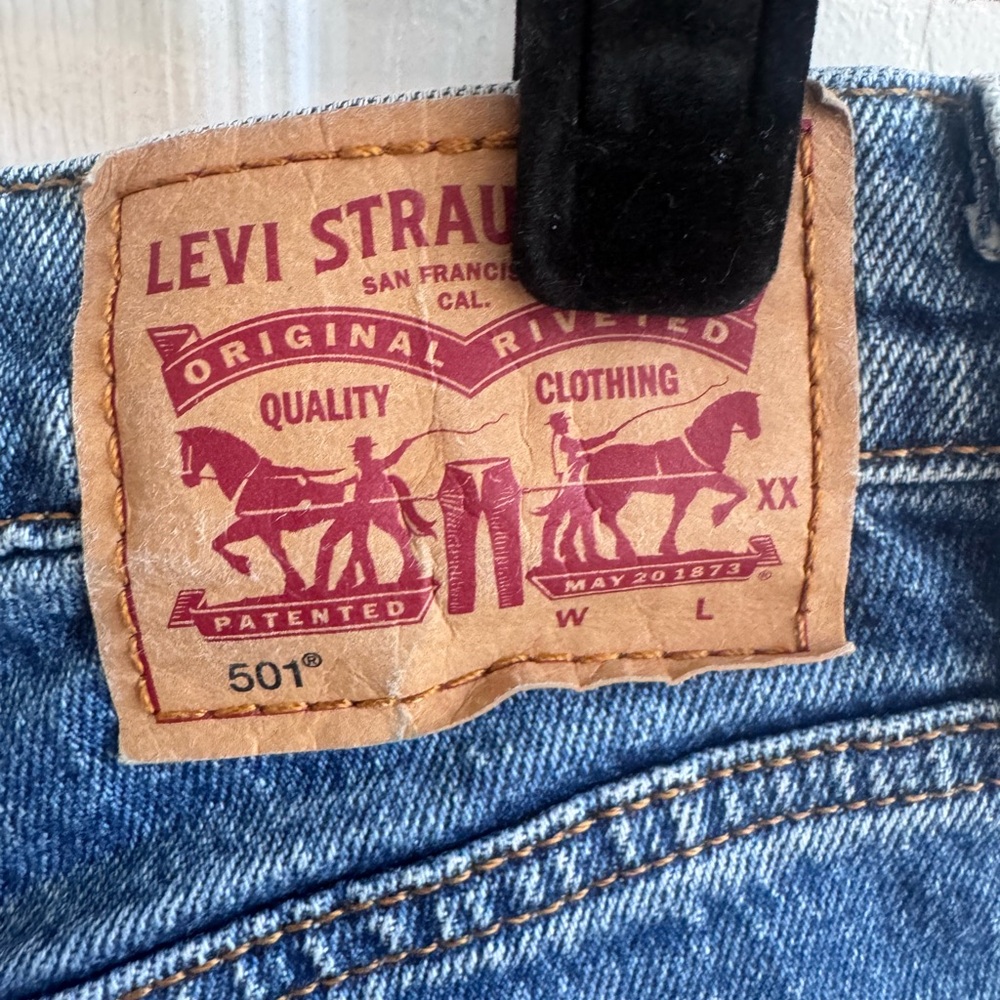 LEVIS 501 Classic Straight Leg Denim Button Fly Jeans Size 27/30 - Picture 4 of 8